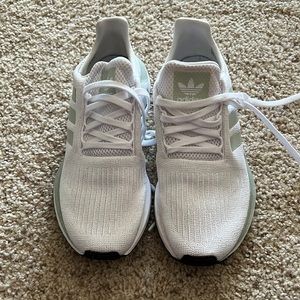 Womens size 8 Adidas sneaker, almost brand new!